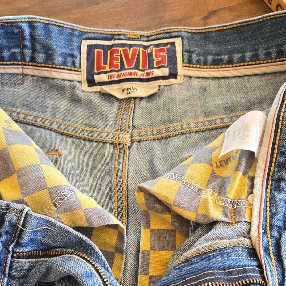 Levi's Vintage 100 Percent Cotton Skinny 511 Perfectly Worn In 33x30 Unisex